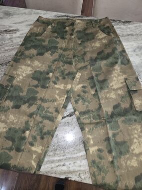 PrettyLittleThing Camo Cargo Pants 16